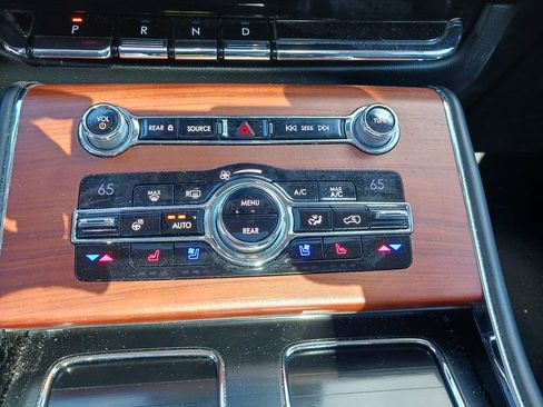 Used 2020 Lincoln Aviator Reserve w/ Equipment Group 202A AWD/4WD image 9
