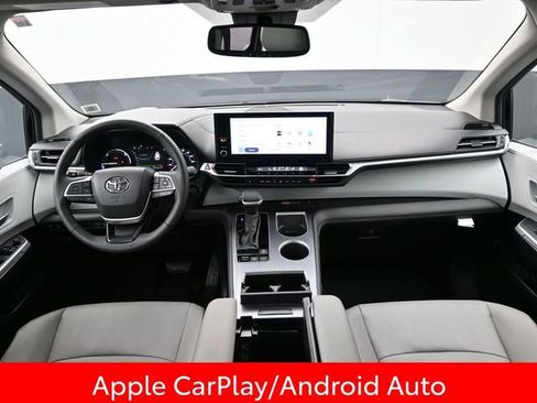 Used 2025 Toyota Sienna XLE image 11