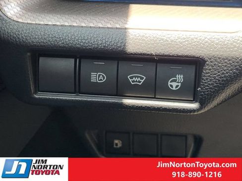 Used 2024 Toyota Prius XLE FWD image 22