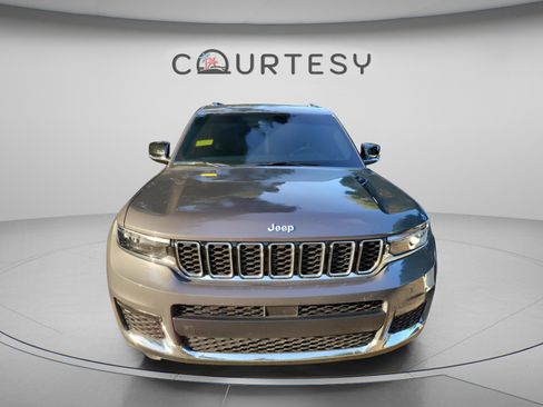 Used 2025 Jeep Grand Cherokee L Limited w/ Trailer Tow Package RWD image 30
