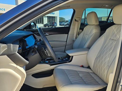 Used 2021 Buick Envision Avenir w/ Technology Package II image 4