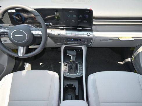 Used 2025 Hyundai Kona SEL image 13