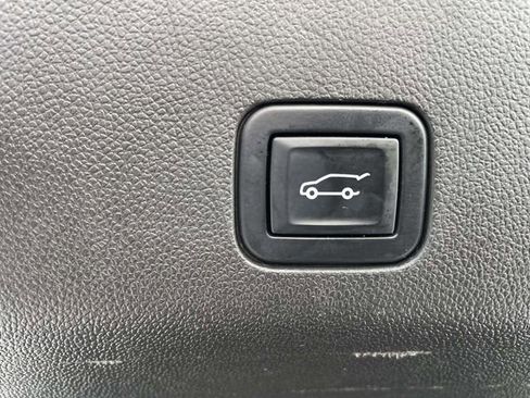 Used 2022 Chevrolet Tahoe RST AWD/4WD image 17