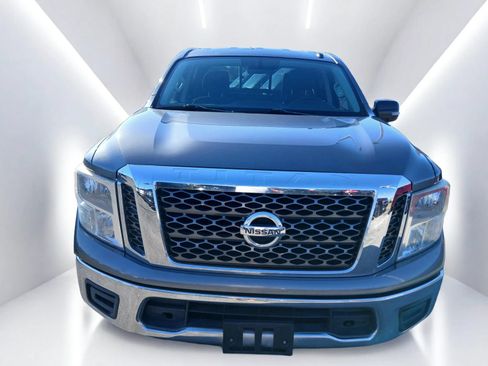 Used 2018 Nissan Titan SV RWD image 3