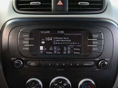 Used 2018 Kia Soul FWD image 31