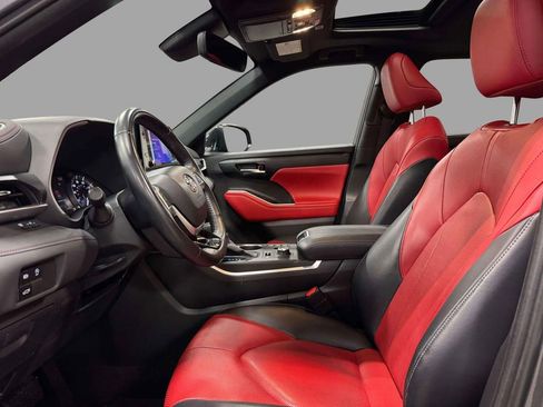 Used 2023 Toyota Highlander XSE image 13