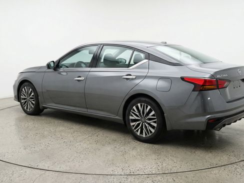 Used 2025 Nissan Altima 2.5 SV FWD image 6