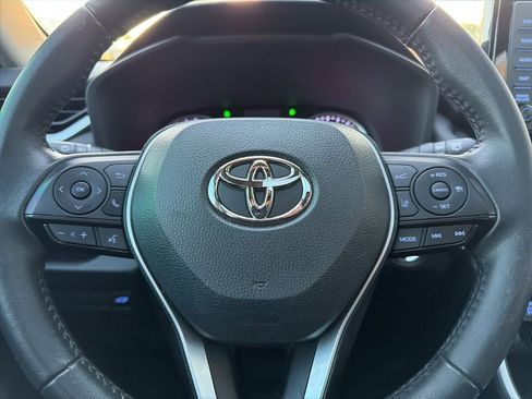Used 2022 Toyota RAV4 XLE Premium FWD image 10