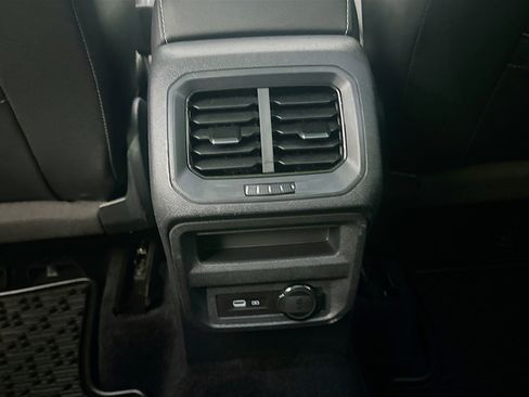 Used 2022 Volkswagen Tiguan SE w/ Panoramic Sunroof Package image 27