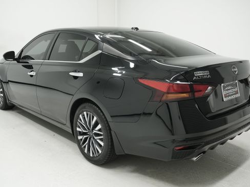 Used 2024 Nissan Altima 2.5 SV w/ SV Premium Package FWD image 6