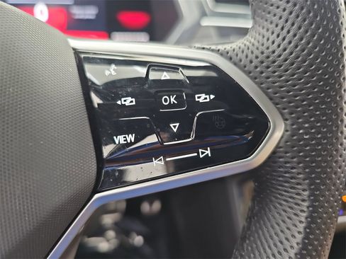 Used 2022 Volkswagen Tiguan SE R-Line image 26