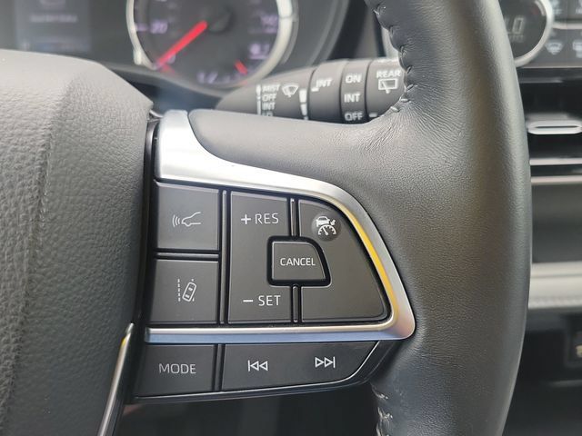Used 2020 Toyota Highlander LE AWD/4WD image 24