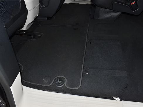 Certified 2024 Chrysler Pacifica Touring-L FWD image 19