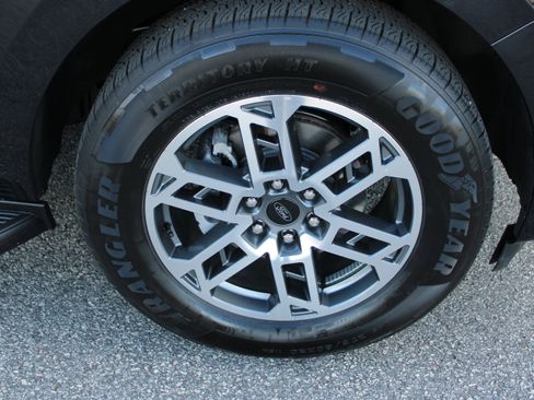 Used 2025 Ford Expedition Active image 9