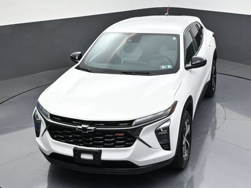 Certified 2024 Chevrolet Trax RS w/ Driver Confidence Package FWD image 42