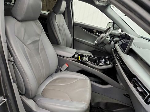 Used 2021 Lincoln Nautilus Reserve image 37