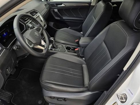 Used 2023 Volkswagen Tiguan SE image 21