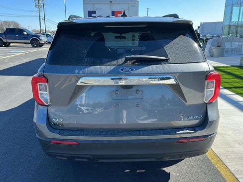 Used 2023 Ford Explorer XLT image 7
