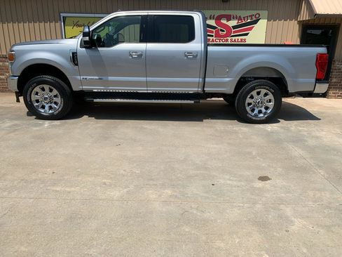 Used 2020 Ford F250 Lariat w/ Chrome Package AWD/4WD image 5
