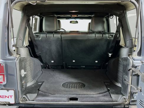 Used 2018 Jeep Wrangler Unlimited Sahara AWD/4WD image 10