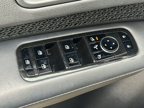 Certified 2024 Nissan Ariya AWD image 12