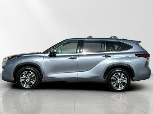Used 2021 Toyota Highlander XLE FWD image 6