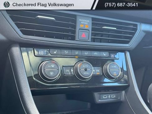 Used 2024 Volkswagen Jetta SE FWD image 37