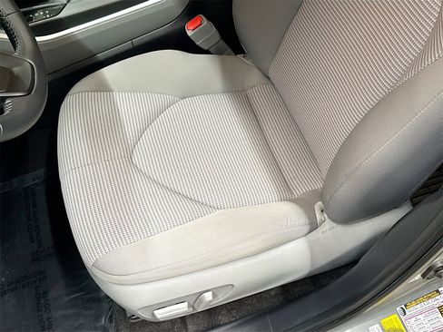 Used 2025 Toyota Highlander LE image 19