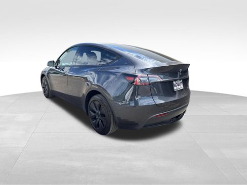 Used 2024 Tesla Model Y Long Range AWD/4WD image 3