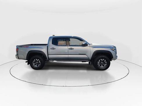 Used 2022 Toyota Tacoma TRD Off-Road image 9