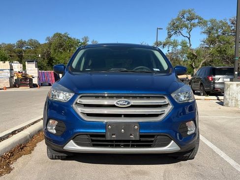 Used 2019 Ford Escape SE image 2