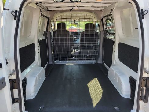 Used 2020 Nissan NV200 SV w/ Sliding Glass Door Package image 12