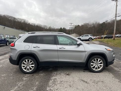 Used 2017 Jeep Cherokee Limited image 4