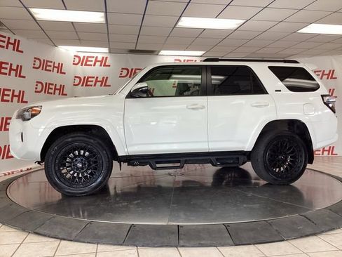 Used 2023 Toyota 4Runner SR5 Premium w/ Moonroof Package AWD/4WD image 4