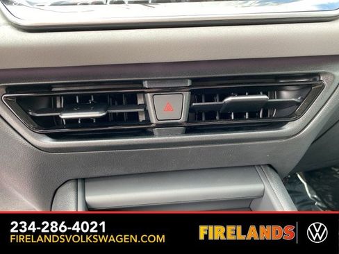 New 2025 Volkswagen Tiguan SE image 37