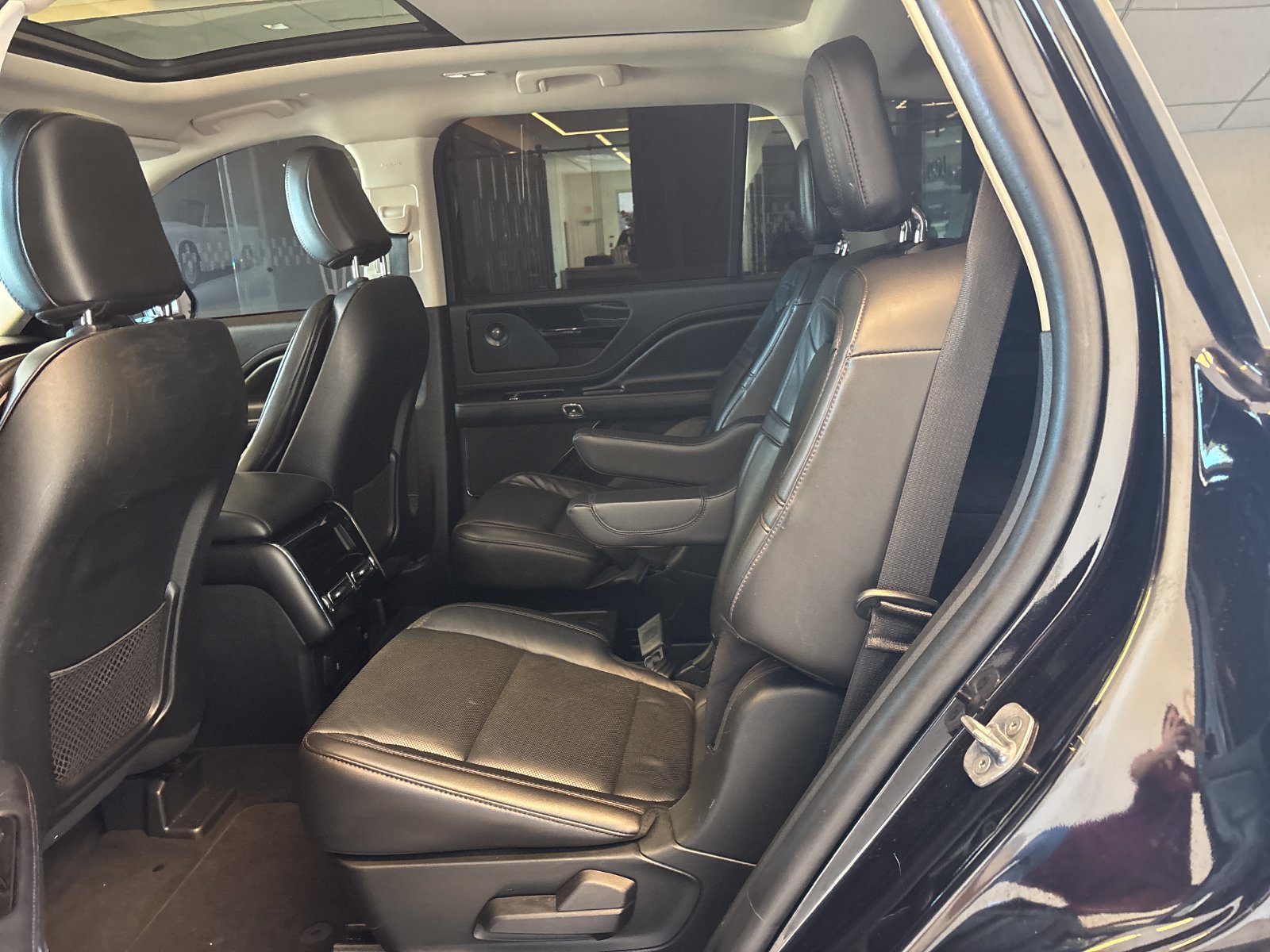 Certified 2023 Lincoln Aviator Reserve AWD/4WD image 11