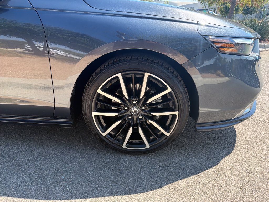 Used 2025 Honda Accord Touring image 13