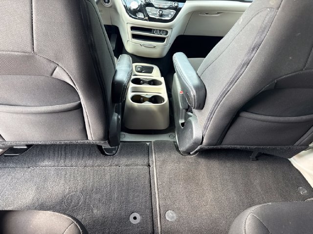Used 2023 Chrysler Voyager LX FWD image 10