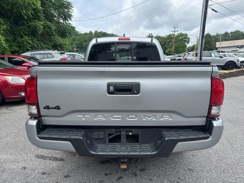 Used 2022 Toyota Tacoma SR w/ SX Package AWD/4WD image 5