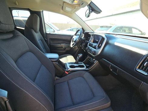 Used 2022 Chevrolet Colorado LT w/ LT Convenience Package image 8