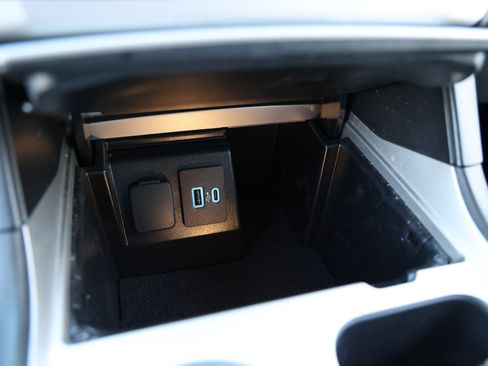 Used 2023 Ford Explorer XLT image 24