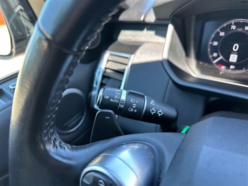 Used 2018 Land Rover Discovery HSE AWD/4WD image 19