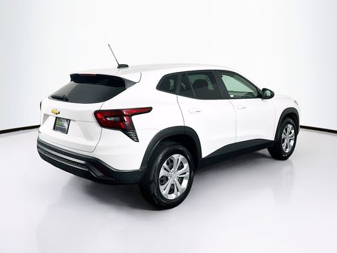 Used 2025 Chevrolet Trax LS image 9