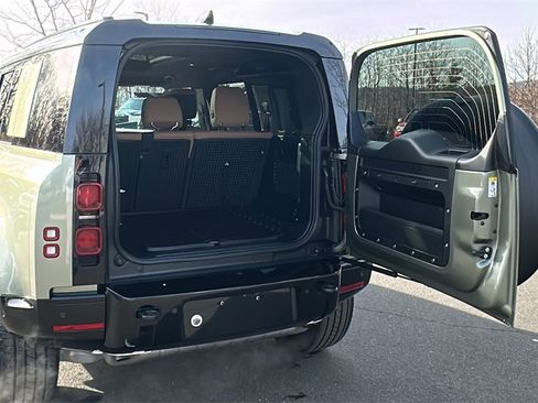 Certified 2025 Land Rover Defender 110 X-Dynamic SE image 26