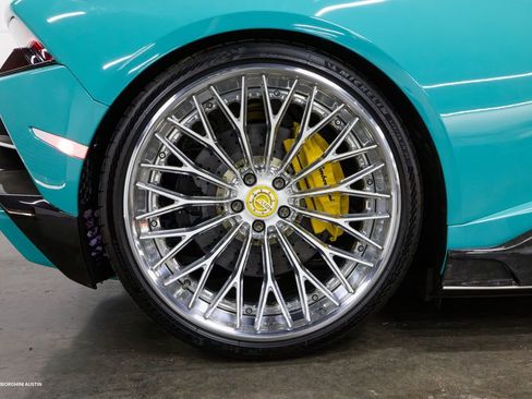 Used 2022 Lamborghini Huracan EVO image 12