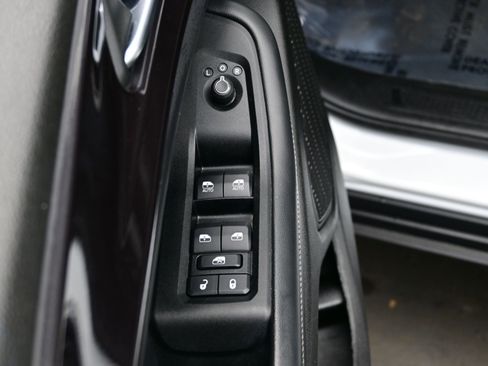 Used 2023 Jeep Grand Cherokee L Laredo image 10