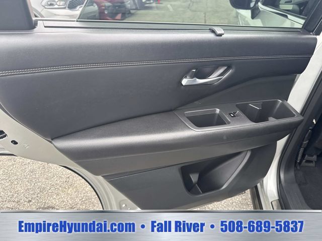 Used 2022 Nissan Pathfinder Platinum w/ Lighting Package (N92) AWD/4WD image 16