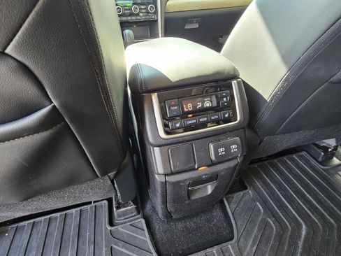 Used 2019 Subaru Ascent Limited w/ Popular Package #3 AWD/4WD image 19