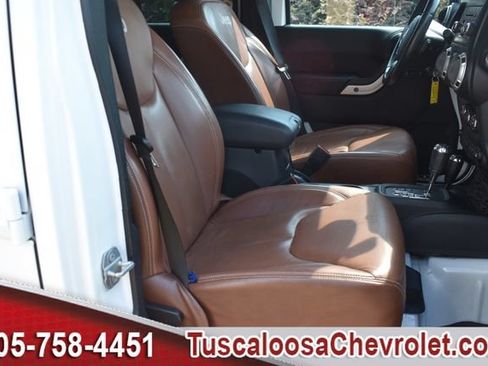 Used 2018 Jeep Wrangler Unlimited Sahara w/ Connectivity Group AWD/4WD image 23