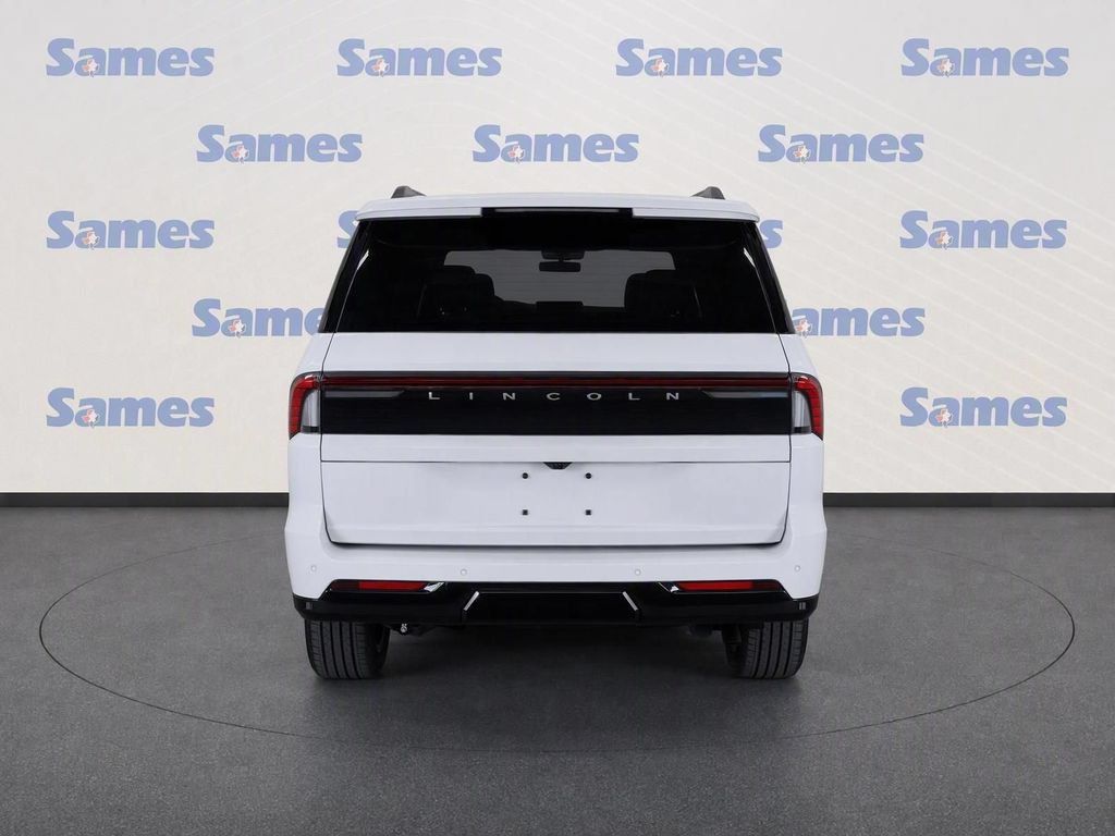 Used 2025 Lincoln Navigator Reserve AWD/4WD image 6